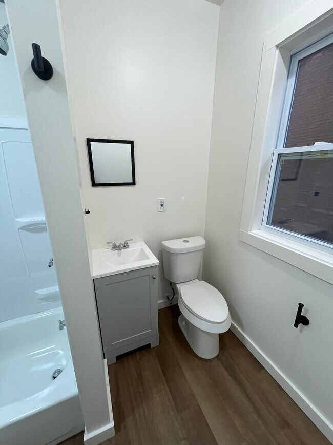 Photo - 4566 Seebaldt St