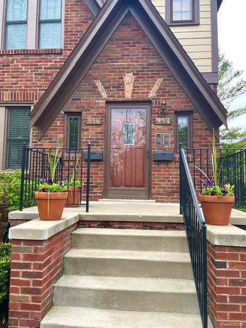Photo - 954 Chester St