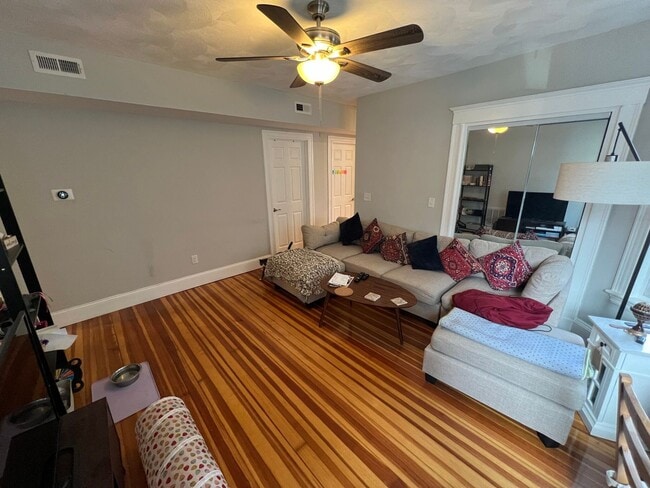 Photo - AMAZING 4 BED 2 BATH UNIT!!!!