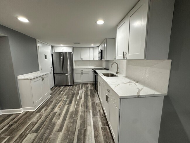 Photo - 2233 N Lawler Ave Unit GDN