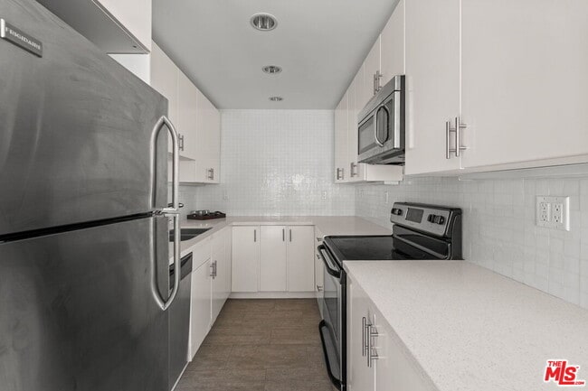 843 4th St Unit 106