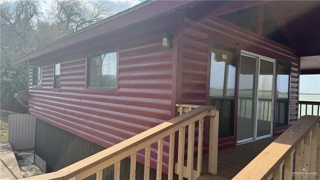 Building Photo - 25 Lago Vista Dr