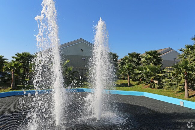 Water Splash Pads - Falls of Braeswood Apartments