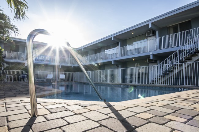 Coral Reef Apartments - Coral Reef Apartments