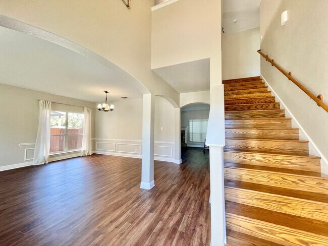 Photo - 18310 Redwood Path