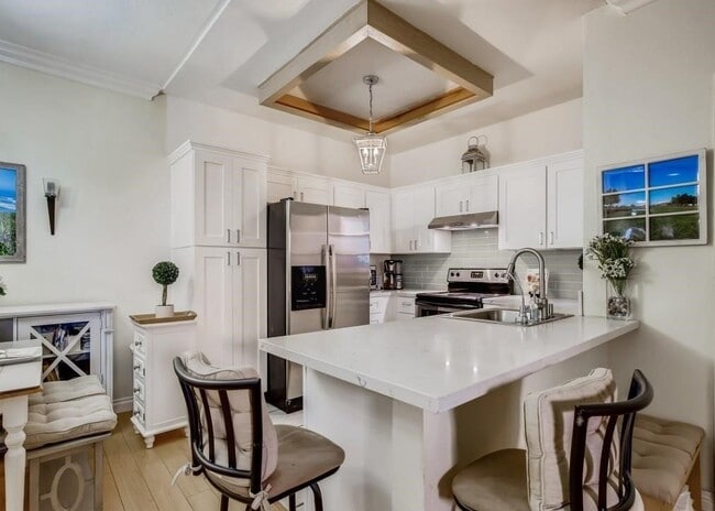 Building Photo - Charming Condo in Prime Location - Upgraded Kitchen, Abundant Amenities, and Award-Winning Schools! Unit 1211