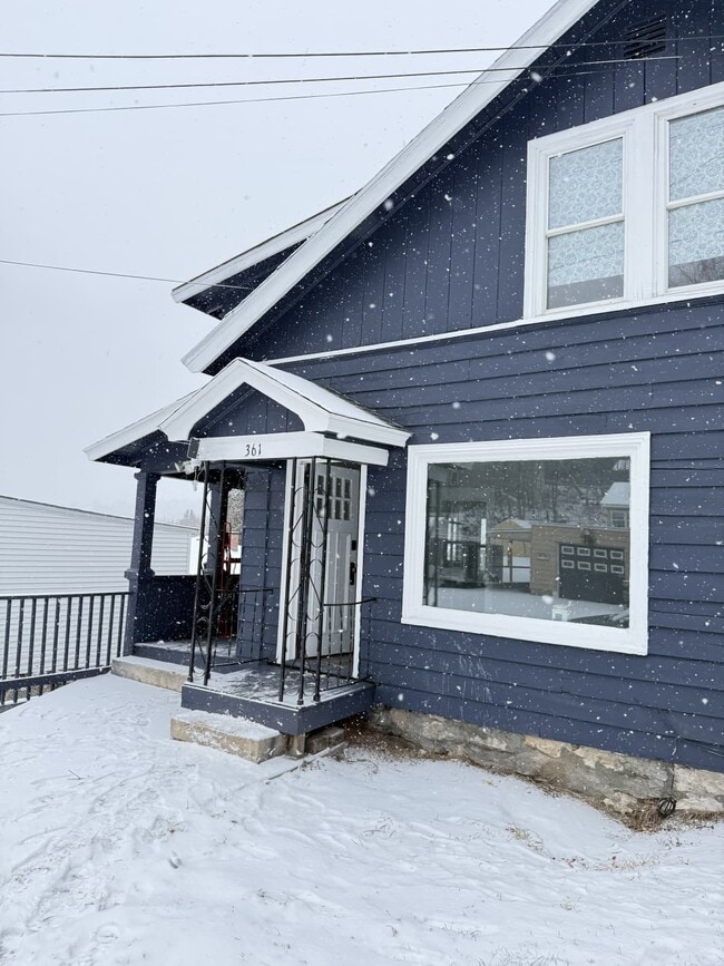 Building Photo - 361 Coos St Unit 1