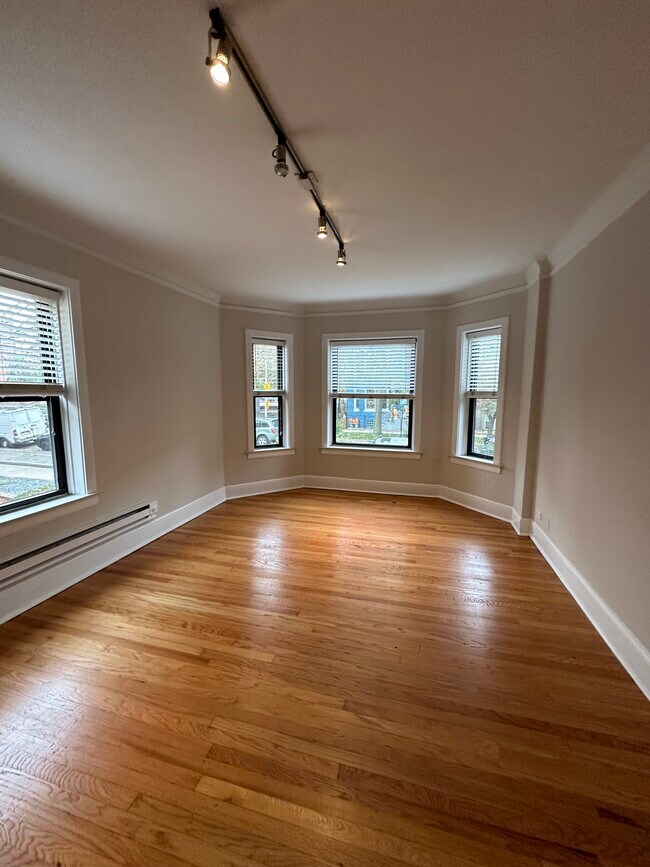 Photo - 2331 N Rockwell St