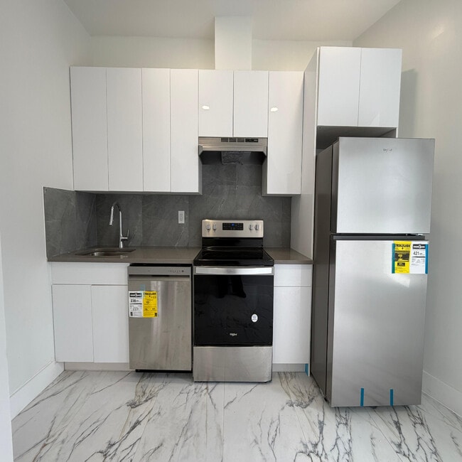 Building Photo - 9104 43rd Ave Unit 3