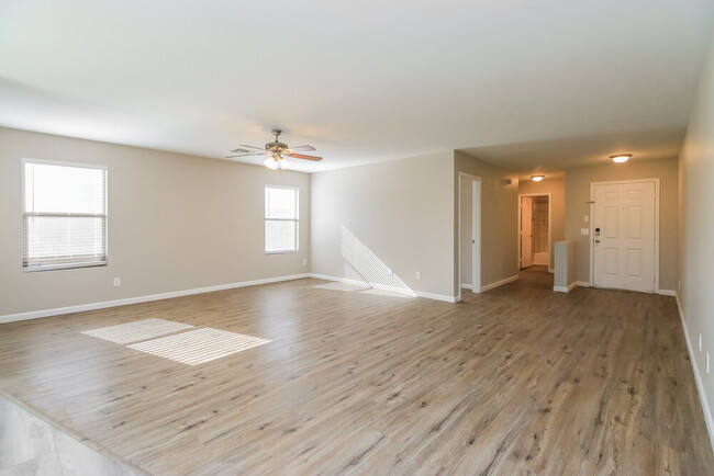 Photo - 2468 E Palm Beach Dr