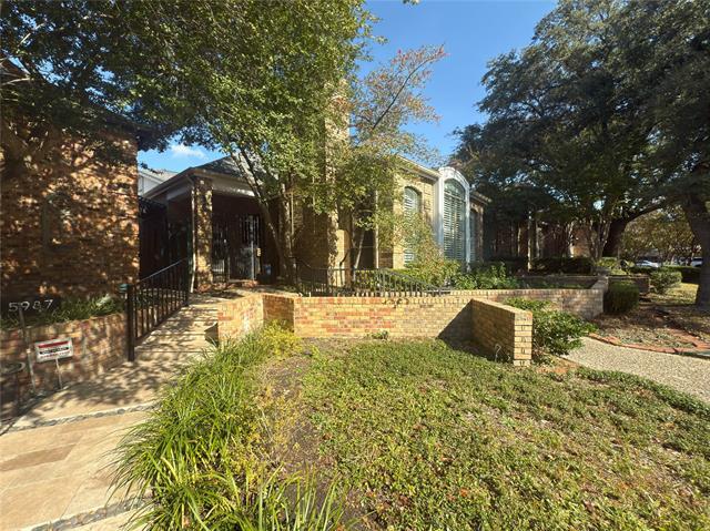 Photo - 5991 Lindenshire Ln