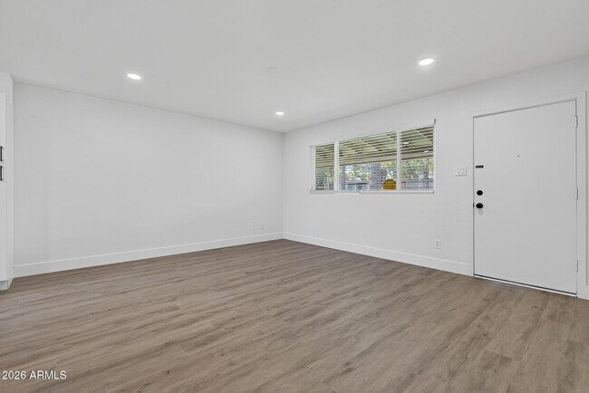 7802 E Heatherbrae Ave Unidad 2