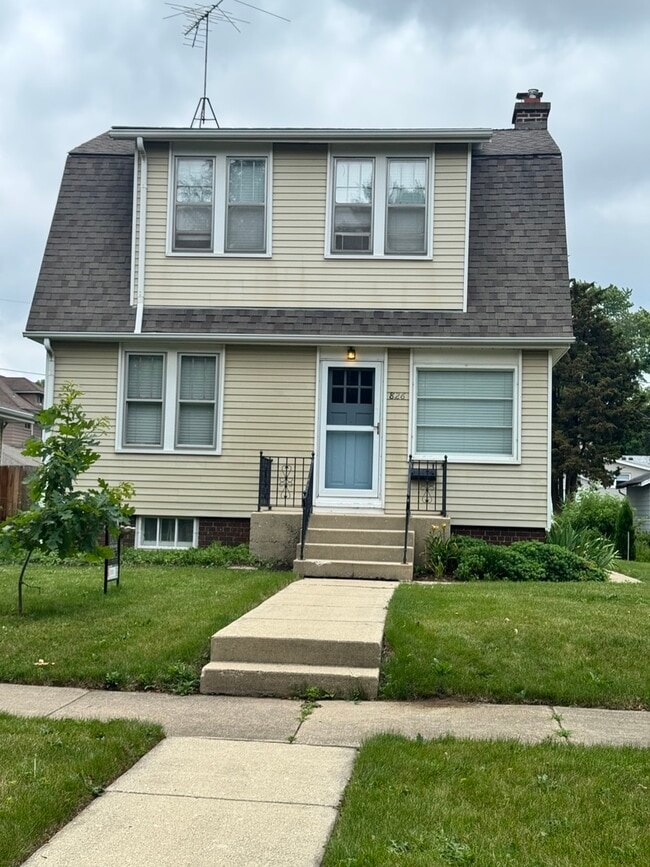Photo - 826 N Center St House