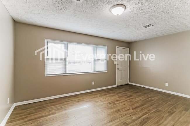 Photo - 2950 Langfield Dr