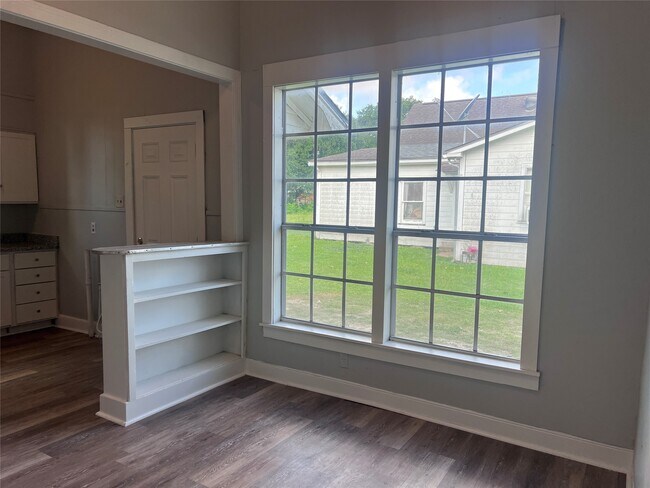 Photo - 501 W Caney St