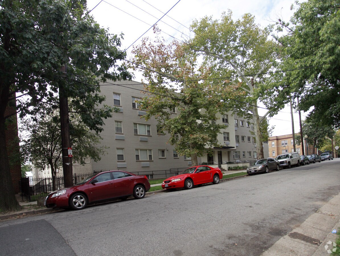 Photo - 738 Longfellow St NW