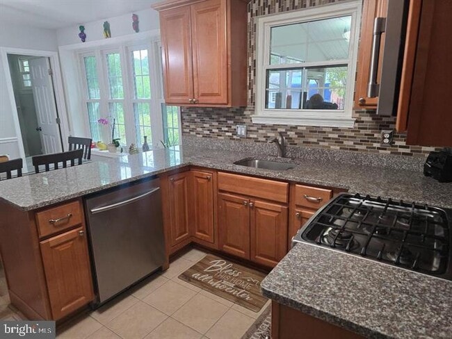 Photo - 6919 Rolling Rd