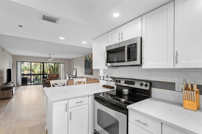 Photo - 700 Uno Lago Dr Unit 303