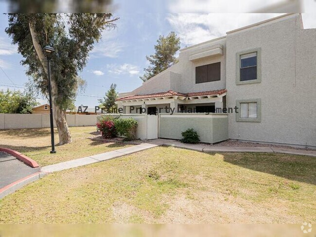Building Photo - 850 S River Dr Rental
