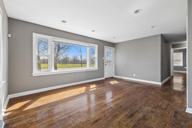 Photo - 815 W 187th St