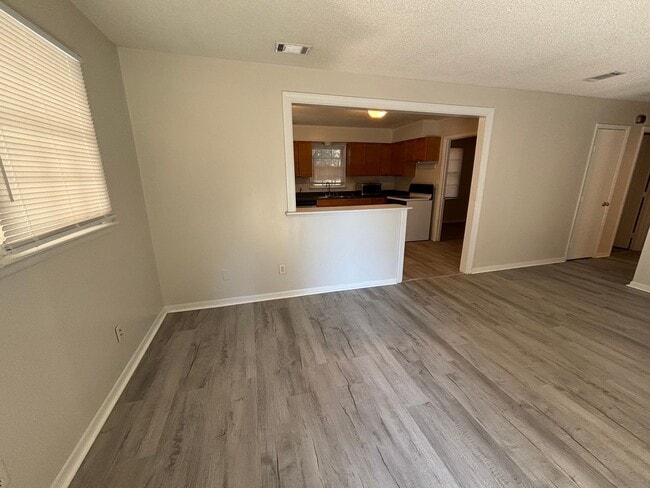 Photo - FOR RENT