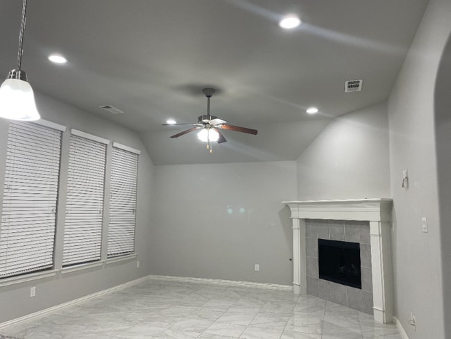 Photo - 6809 Helena Way