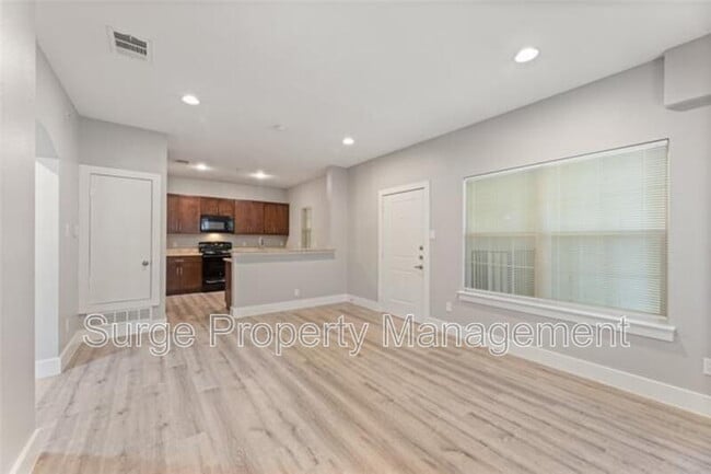 Building Photo - 13609 Pinnacle Cir W Unit Apt 1101