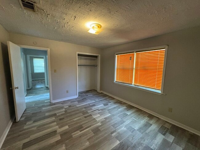 Photo - 3963 Meadowlane Dr