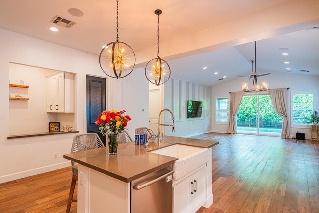 Photo - 3850 E Crittenden Ln