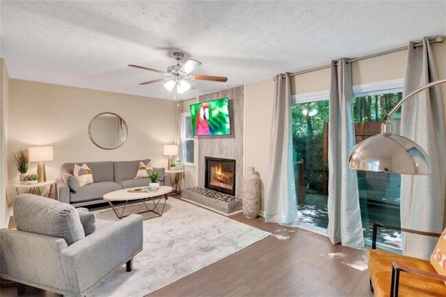 Photo - 4543 Coopers Creek Pl SE