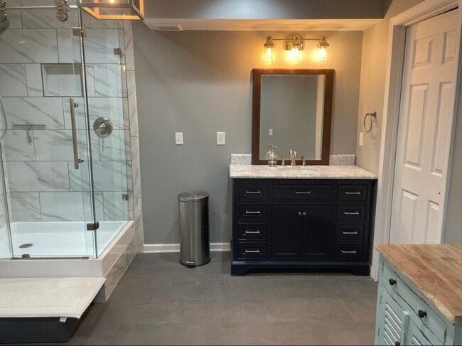 Photo - 220 Drumcliff Ct