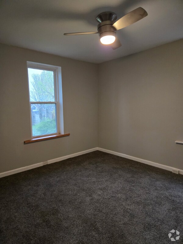 Building Photo - 5065 Northland Ave Rental
