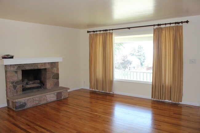 Photo - 1943 S Davis Blvd