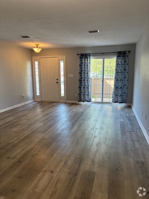 Building Photo - 305 Settlement Dr Unit Bristol Commons Rental