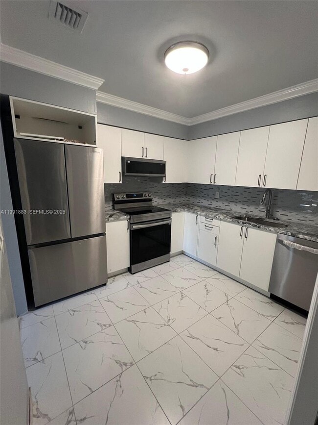 Building Photo - 6610 Johnson St