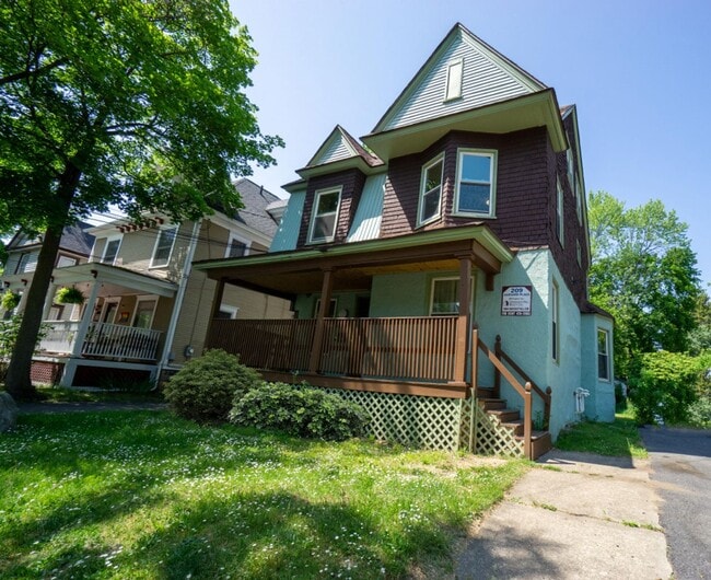 Building Photo - AVAILABLE 8/1/26 - Bright and Spacious One... Unit Harvard 209.1 Rental