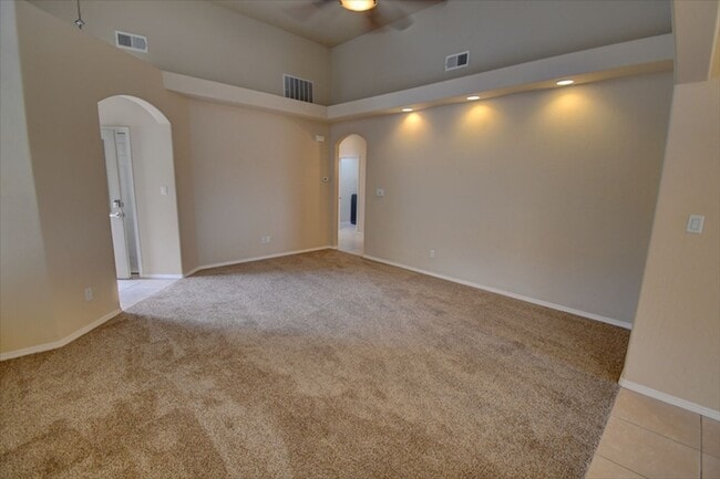 Photo - Beautiful NW Single Story Home --_Ready NOW!
