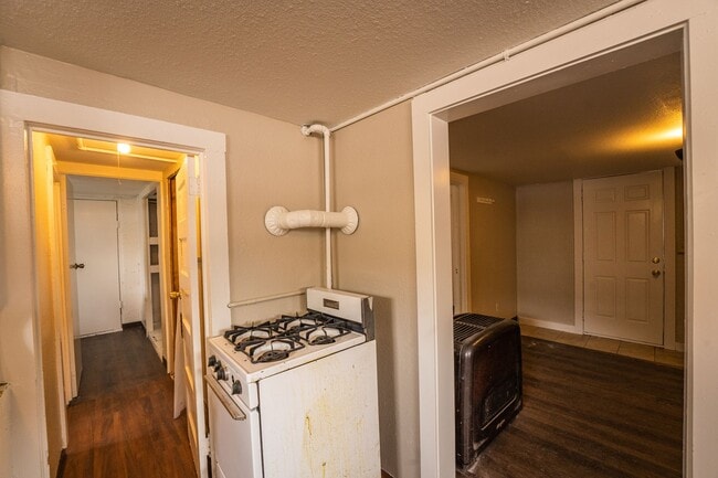 Photo - Flint 1111 (KC-AM)