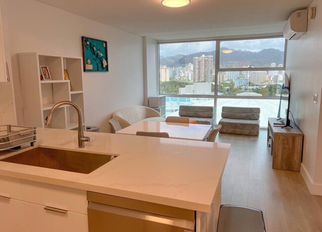 Building Photo - 909 Kapiolani Blvd