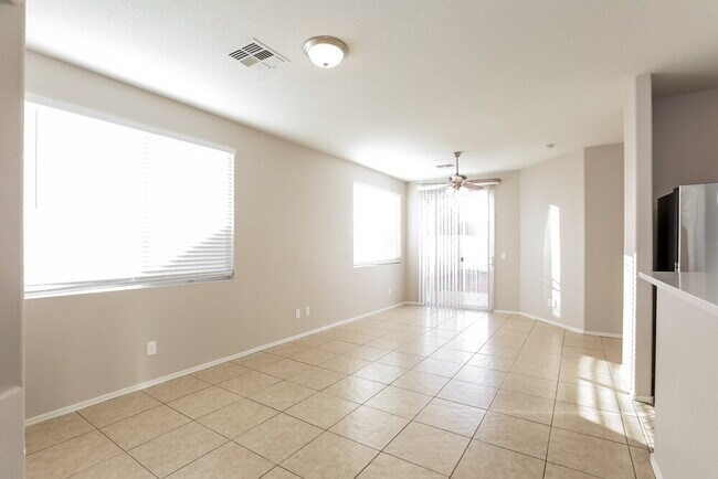 Photo - 1115 E Grove St