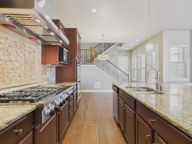 Building Photo - Townhome in Desired Area of Lone Tree