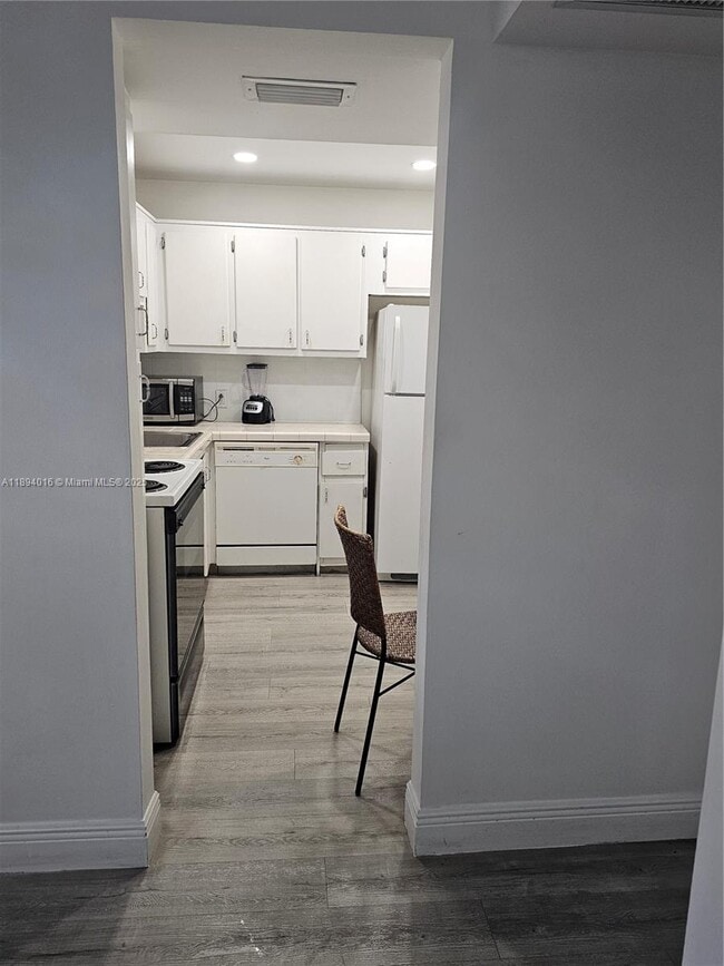 Photo - 20400 W Country Club Dr Unidad 301
