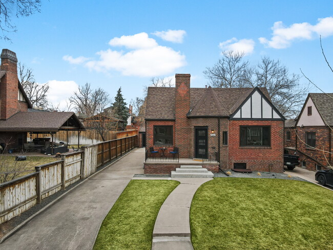 Building Photo - 4565 King St