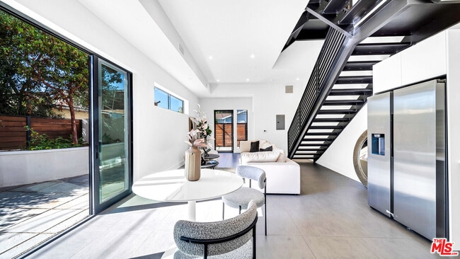 Photo - 1123 N Formosa Ave Unit 2