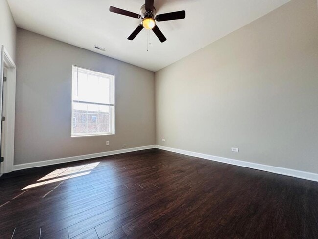 Photo - 5320 S Wabash Ave