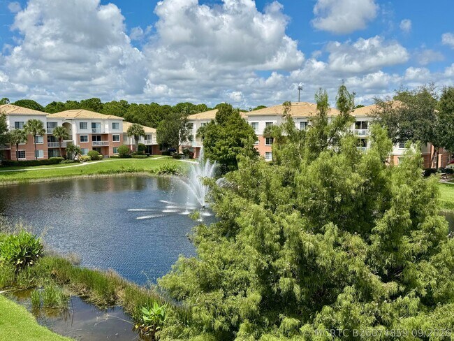 Building Photo - 10304 Myrtlewood Cir W Unit 10304
