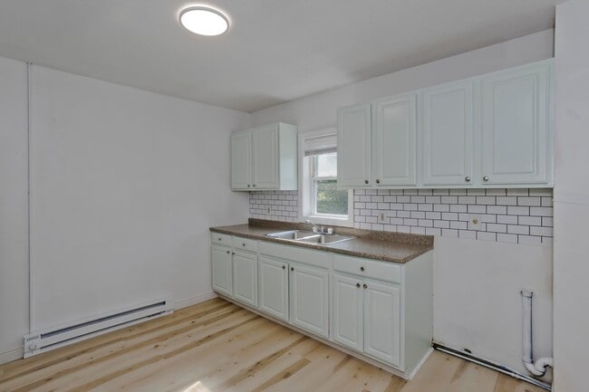 Building Photo - 36 Sheridan St Rental