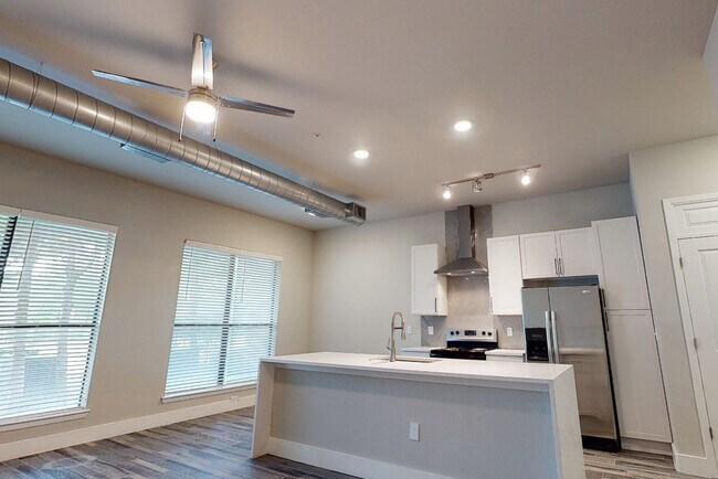 Photo - 1 Bedroom Beauty – Get Up to $750 Off Move... Unit BFL