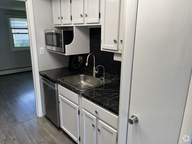 Building Photo - 808 Cocheco Ct Unit 808 Cocheco Court Rental
