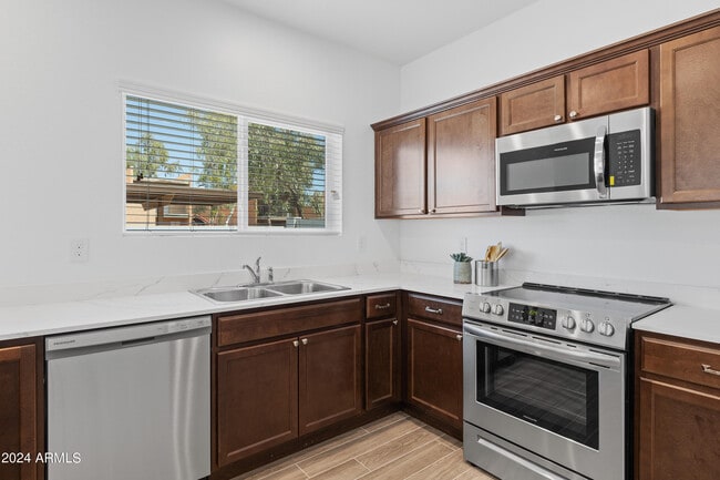 Photo - 2842 E Tracy Ln